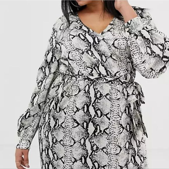 Missguided Plus long sleeve maxi dress in snake - Picture 9 of 11